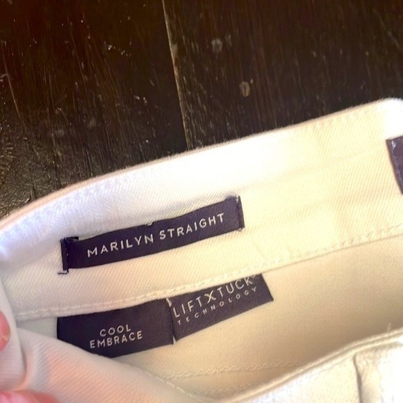 NYDJ Cropped Marilyn Straight Jeans Size 00P. - Picture 5 of 11